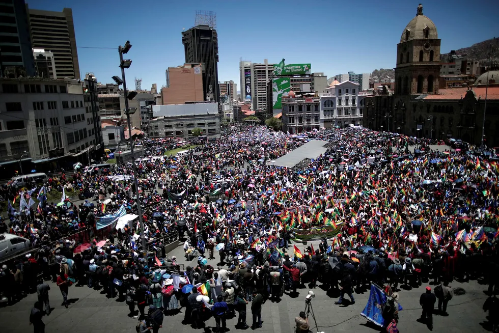 Generalstreik og motdemonstrasjoner skaper uro i Bolivia.