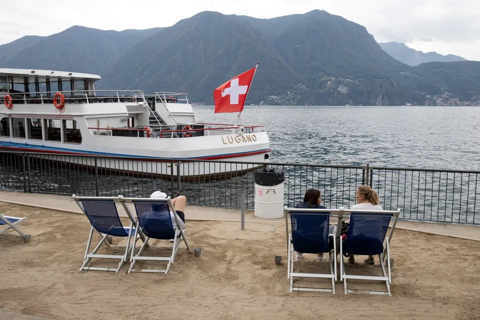 Seks ganger flere nordmenn har flyttet til Sveits hittil i år enn tidligere år, ifølge DNs kartlegging. Her fra Kjell Inge Røkkes nye hjemby Lugano.
