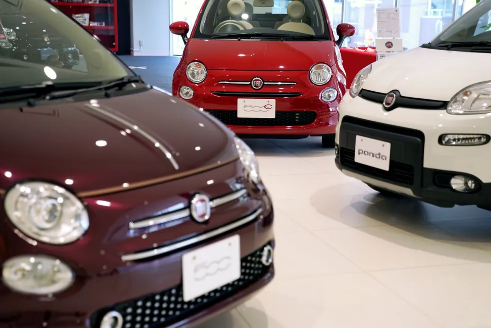 Fiat Chrysler og Renault vil sannsynligvis starte formelle fusjonsforhandlinger på mandag. Produsenten av lille og populære Fiat 500 og Panda sikter mot å bli verdens største bilallianse.
