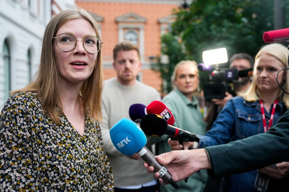 Nestleder og nå fungerende partileder i Rødt Marie Sneve Martinussen under en pressekonferanse etter hastemøte om Bjørnar Moxnes mandag kveld.