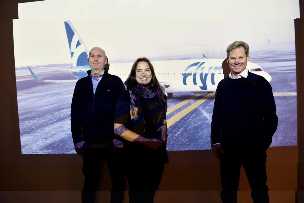 Til sommeren skal Flyr ha første avgang – i konkurranse med SAS, Norwegian og ungarske Wizz Air. Fra venstre: Finansdirektør Brede Huser, påtroppende sjef Tonje W. Frislid og hovedeier Erik G. Braathen. Bildet er tatt i januar.