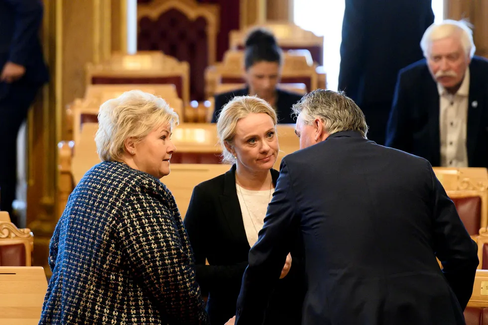 Arbeids- og sosialminister Anniken Hauglie (i midten) redegjorde for Stortinget om Nav-skandalen tirsdag.
