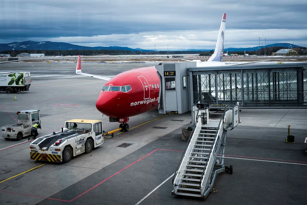 Et Norwegian-fly på Gardemoen. Flere passasjerer benyttet Norwegian i august sammenlignet med fjoråret. Foto: Skjalg Bøhmer Vold