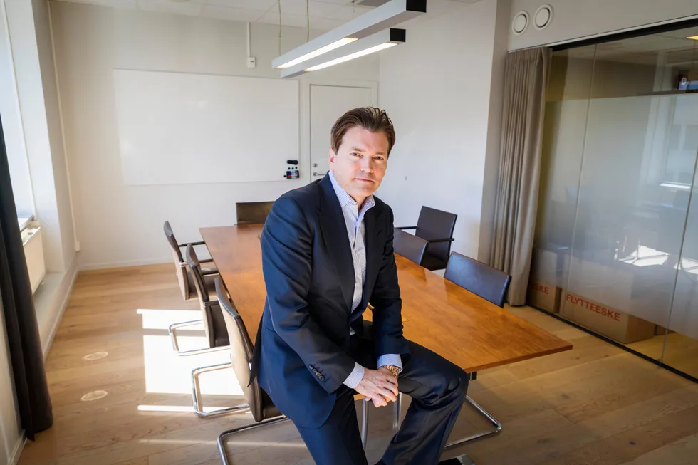 Investor Arne Fredly etter generalforsamlingen i Hunter Group.