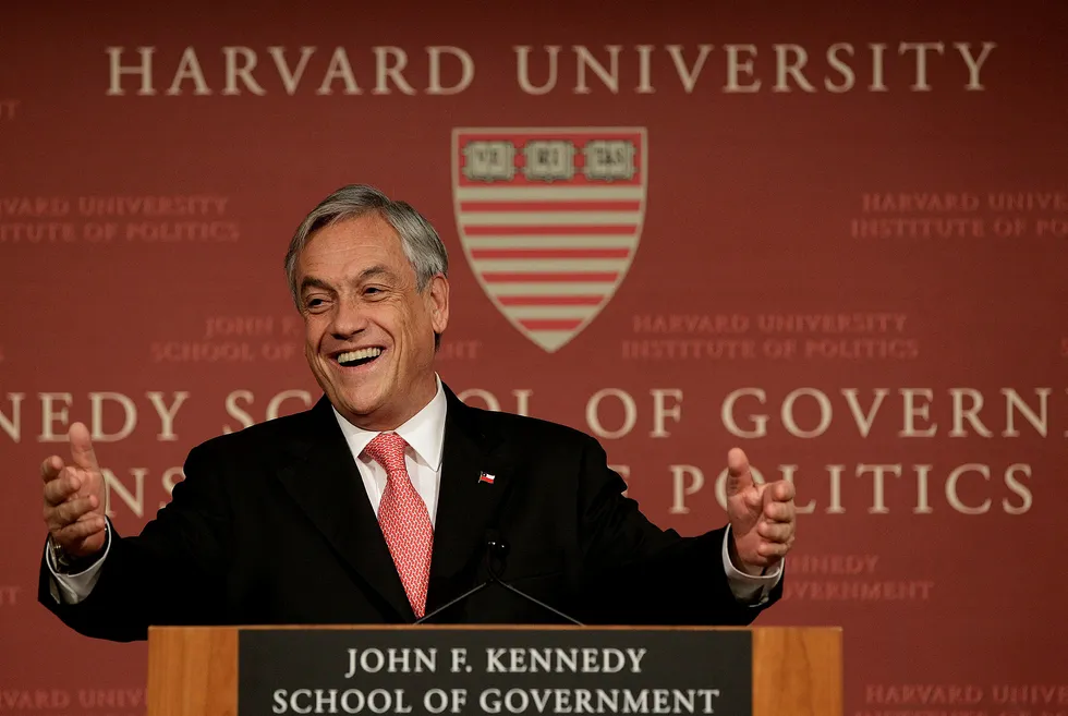 Sebastián Piñera vant valget i Chile. her taler han på Harvard University's Kennedy School of Government i september. Foto: Stephan Savoia/Ap photo/NTB scanpix