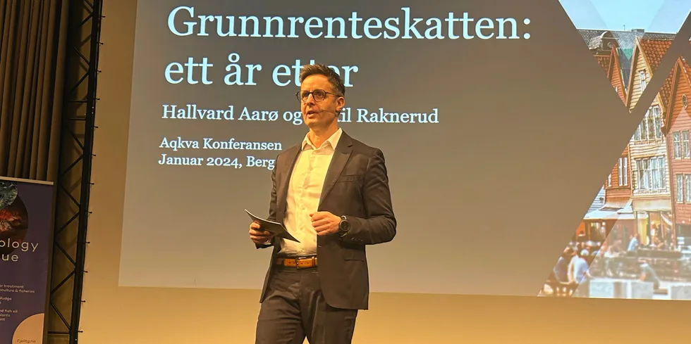 Hallvard Aarø, partner og advokat i PwC på Aqkva-konferansen.