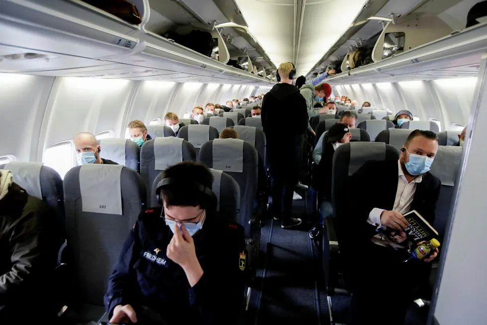 Alle SAS-passasjerer må reise med munnbind, men Norwegian vil fortsatt ikke innføre et slikt påbud. Foto: Vidar Ruud / NTB scanpix