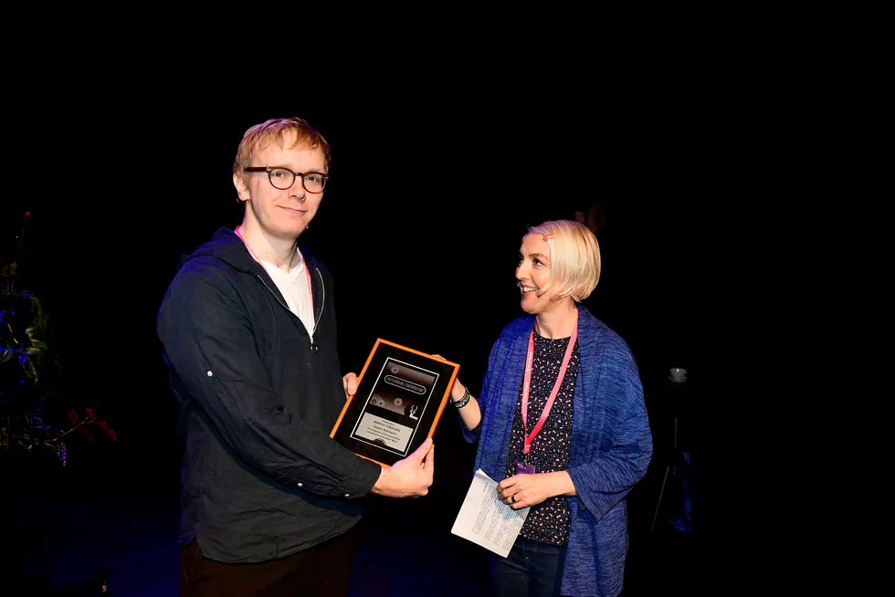 Markus Tobiassen fra DN ble tildelt en pris for sitt arbeid med Tidal-avsløringene av Helen Smith fra Impala.