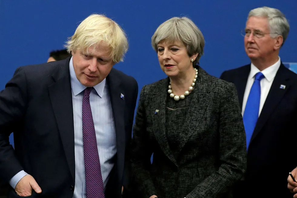 Utenriksminister Boris Johnson forlot Theresa Mays regjering mandag. Deretter brøt et politisk kaos løs. Foto: Matt Dunham, AP/NTB Scanpix