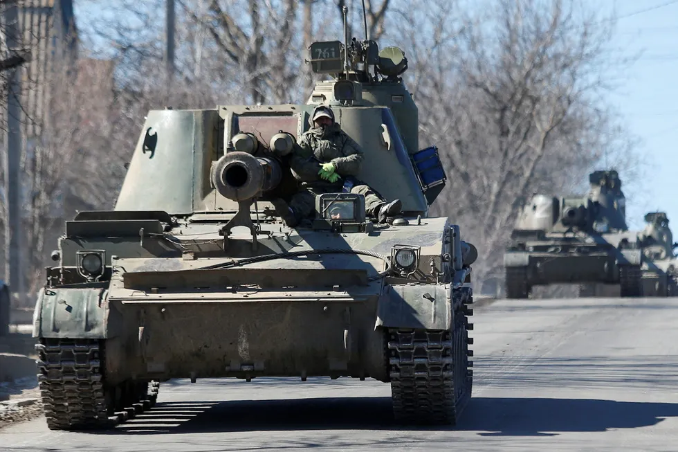 Pro-russiske styrker var i forrige uke på vei i pansrede kjøretøy i Dokuchaievsk, som ligger i Donetsk-regionen øst i Ukraina.
