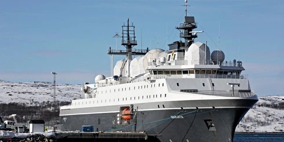 Spionskipet F/S Marjata ligger til kai i Kirkenes. Nå har skipet fått hjemmehavn i Harstad og dit vil også russiske fiskefartøyer for å gjøre vedlikehold og reparasjoner ved Harstad mekaniske verksted, som også Forsvaret benytter.