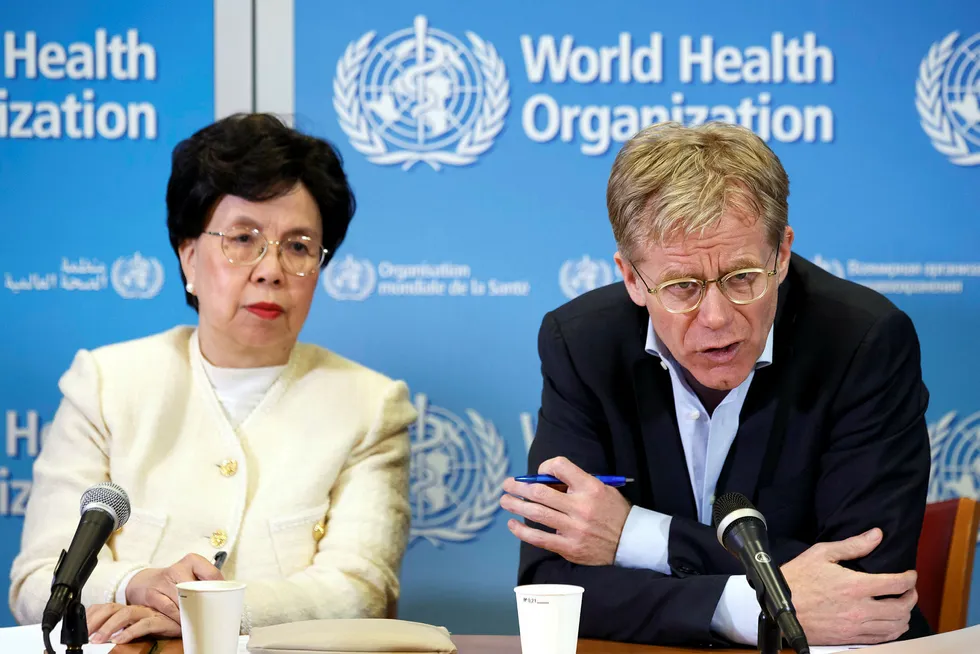 WHO og WHO-sjef Margaret Chan kritiseres for høye reisekostnader. WHO-direktør Bruce Aylward ( til høyre) slipper heller ikke unna kritikken. Foto: Salvatore Di Nolfi/AP photo/NTB scanpix