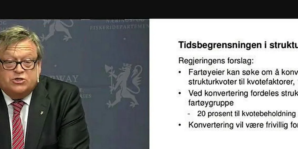 MØTER: Fiskeriminister Harald T. Nesvik la fram stortingsmeldinga om eit fremtidig kvotesystem før somarferien. Denne veka møter han fiskarar på Vestlandet for å høyre deira syn på meldinga.