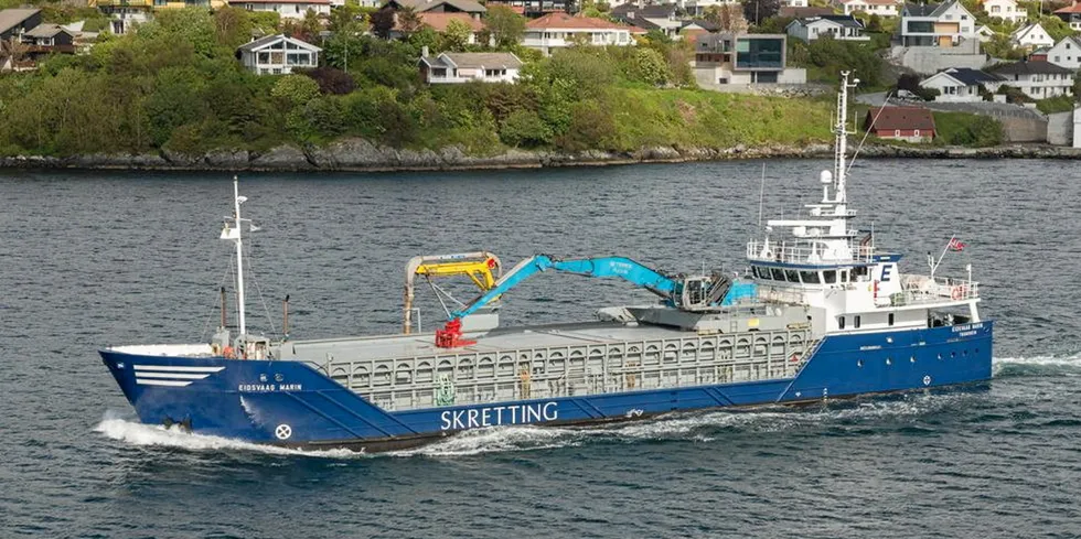 Eidsvaag Marin grunnstøtte ved Fedje i januar.