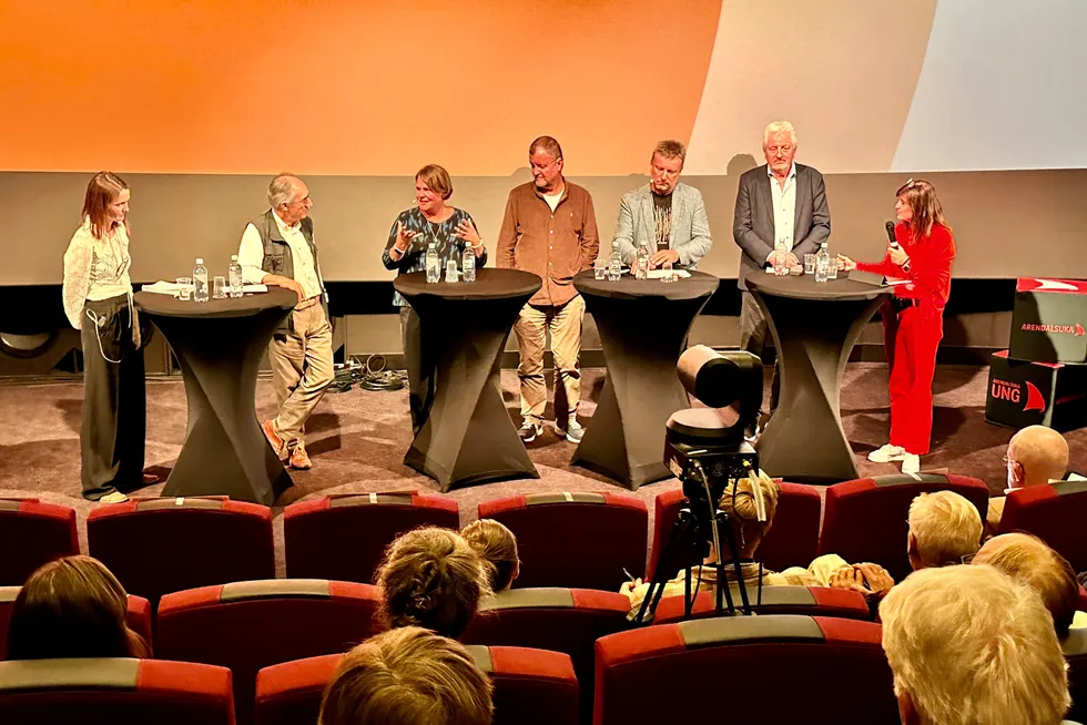 Charlie Hebdo-redaktør Gérard Biard i paneldebatt i Arendal torsdag (nummer to fra venstre).