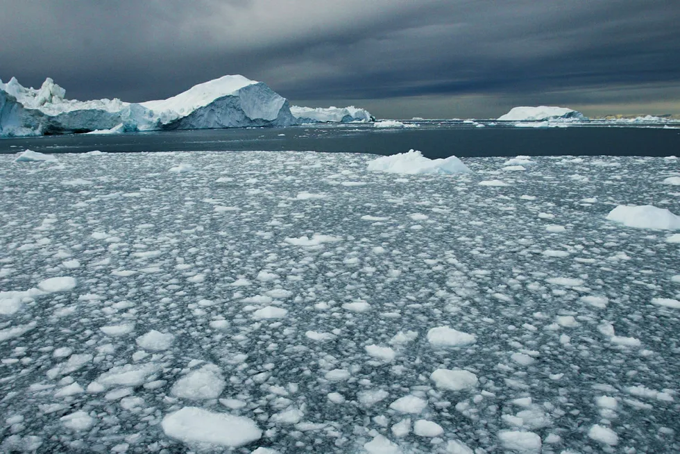 Smeltende is utenfor Ilulissat på Grønland.