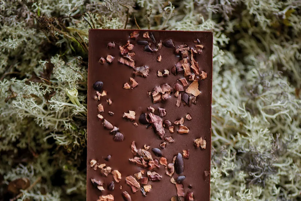 Bean to bar-sjokkis. Trenden har pågått i noen år, og Fjåk sjokolade fra Eidfjord i Hardanger produserer håndlaget kvalitetssjokolade fra bunnen av. Foto: Agurtxane Concellon