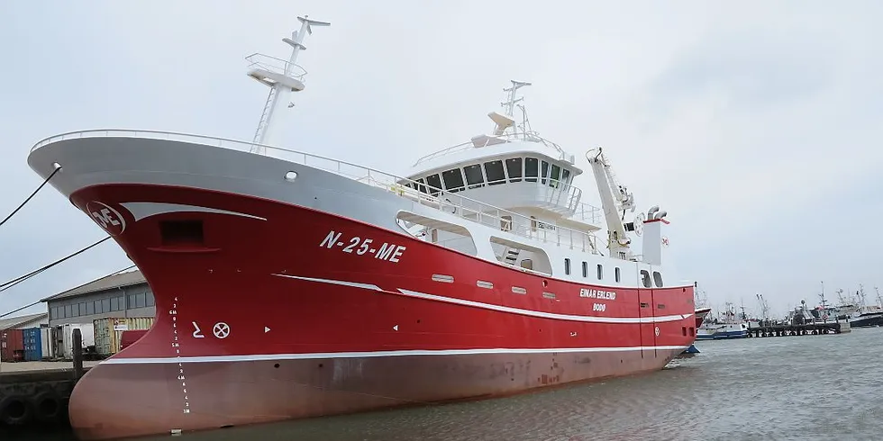 Nybygget "Einar Erlend". Her under byggingen ved Vestværftet i Hvide Sande i Danmark. Foto: Nils Torsvik.