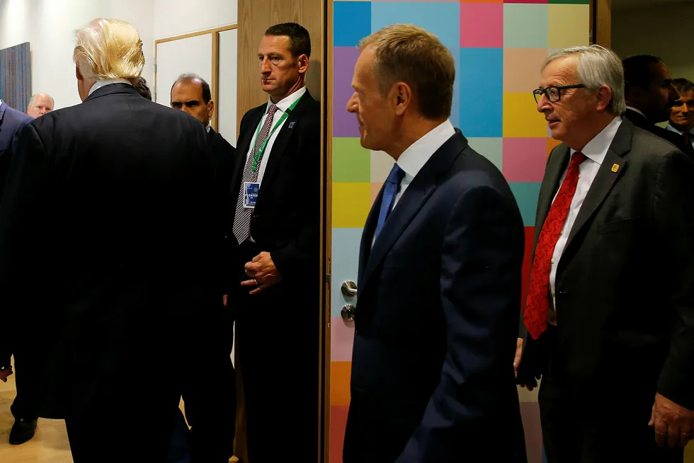 USAs president Donald J. Trump møtte Europakommisjonens president Jean-Claude Juncker og EUs president Donald Tusk under Brussel-besøket. Trump snudde ryggen til Tyskland og vil at handelsoverskuddet mot USA skal reduseres kraftig. Foto: Jonathan Ernst/Reuters/NTB Scanpix