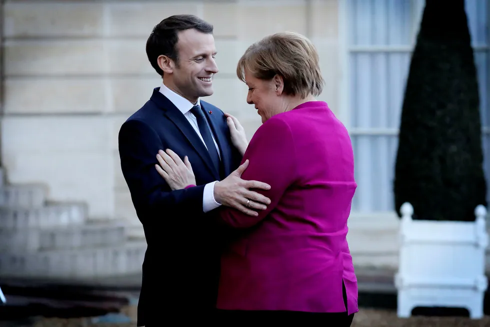 Frankrikes president Emmanuel Macron tar imot Tysklands forbundskansler Angela Merkel i Elyseé-palasset i Paris tidligere i januar. At disse to blir enige, er helt avgjørende for at EU skal få gjennomført noen reformer. Foto: Ludovic Marin/AFP/NTB Scanpix