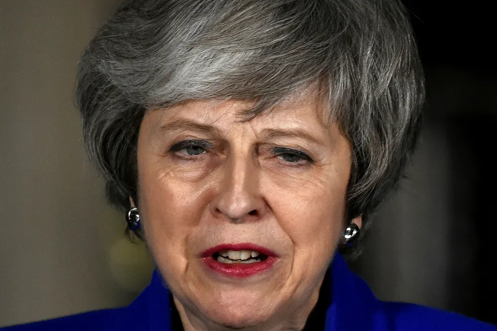 Storbritannias statsminister Theresa May må håndtere dyp splittelse i eget parti.