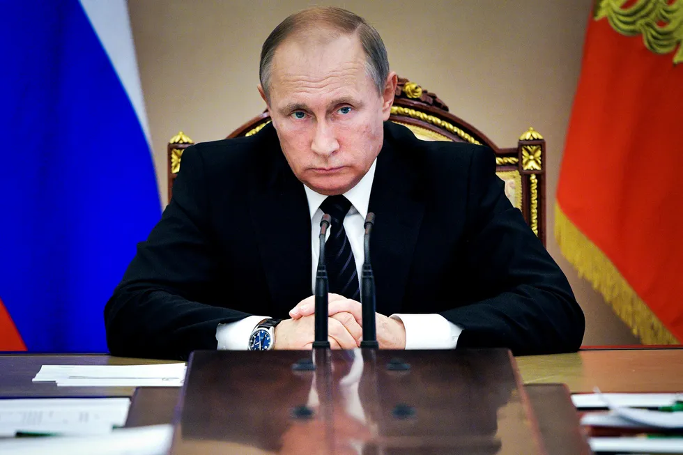 Russlands president Vladimir Putin må innse at de vestlige sanksjonene rammer Russlands økonomi kraftig. Foto: Alexei Druzhinin/AP/NTB scanpix