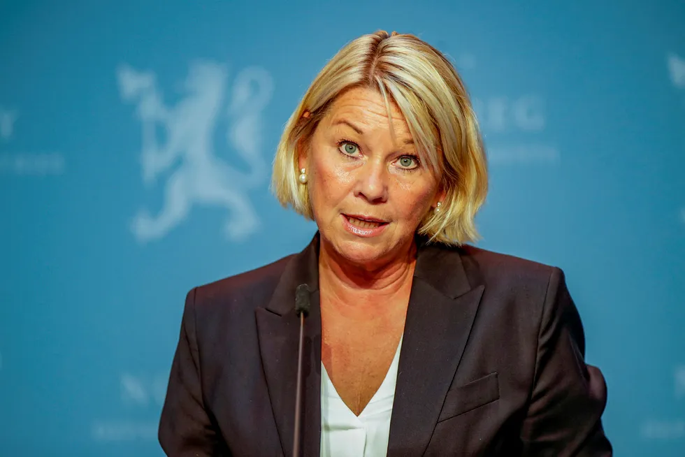 Justisminister Monica Mæland har et forslag fra UDI-direktør Frode Forfang til vurdering.