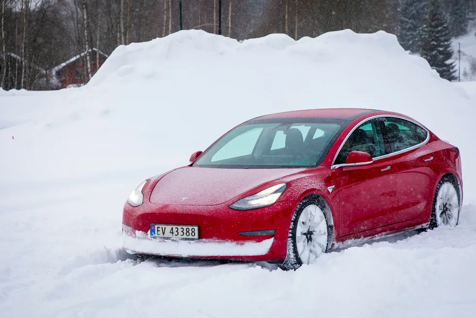 Mange nordmenn venter på at Tesla Model 3 kommer til landet.