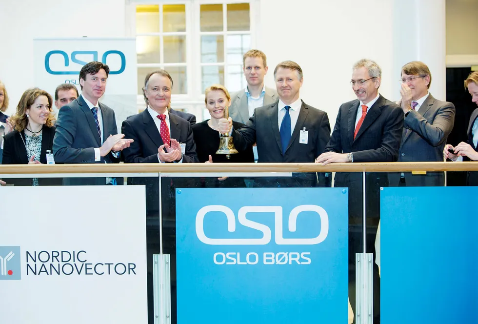 Børsdirektør Øivind Amundsen (andre fra venstre) ved børsnoteringen av Nordic Nanovector i 2015.