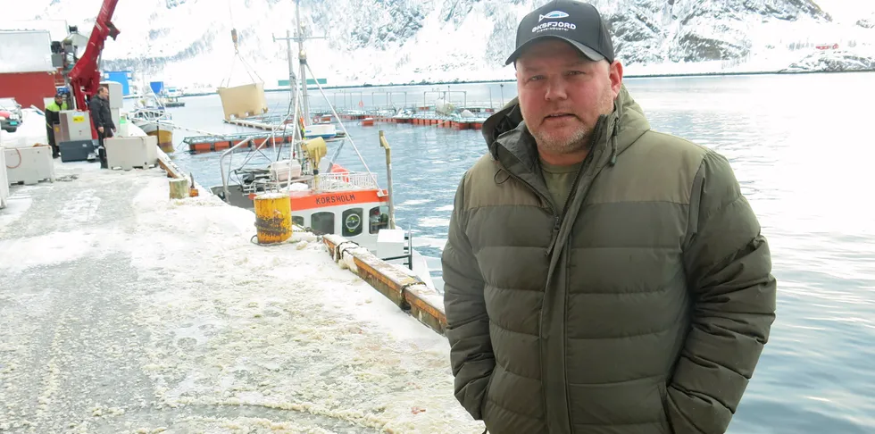 Daglig leder Bengt Gøran Pedersen i Øksfjord Fiskeindustri mener det må gjøres grep for å bedre havneforholdene.