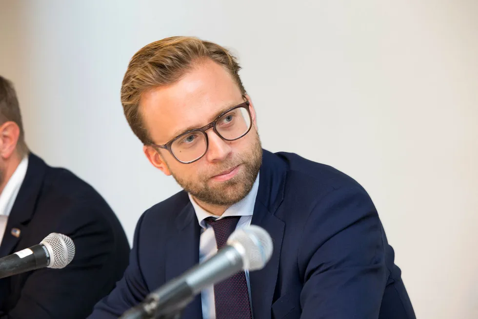 Parlamentarisk nestleder i Høyre, Nikolai Astrup og partiets digitaliseringsutvalg vil fjerne plikten til å ta imot kontanter. Foto: Terje Bendiksby, NTB/Scanpix