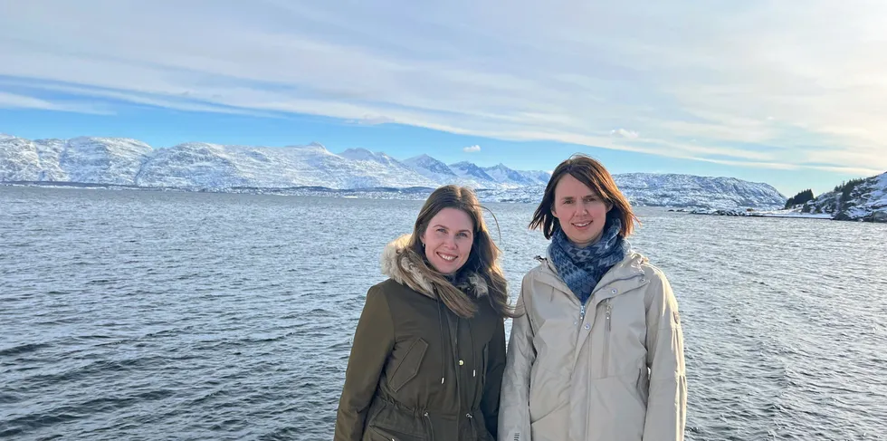 Daglig leder Tina Olaussen i NutriShel og Kathrine Ryvold Bakkemo, fagsjef marine arter i Skretting Norge.