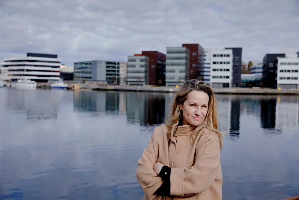 Ina Stølen er gründer, daglig leder, småbarnsmor, podkaster og styremedlem. For henne er shopping av fag på NHH gull verdt for å fylle på kompetansen.