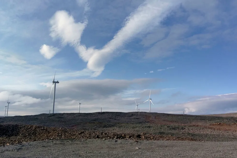 Verdens nordligste vindpark, Hamnefjell, ved Båtsjord i Finnmark, åpnet i 2017, og er en type vindkraftutbygging, artikkelforfatteren ikke liker.