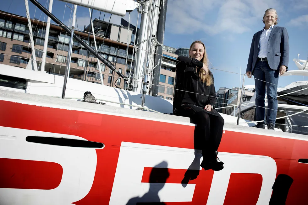 Red- gruppen omorganiserer og Maria Aas-Eng blir ny konsernsjef. Her med styreleder i Red, Nils Røang, om bord i Røangs båt «Red». Foto: Linda Næsfeldt