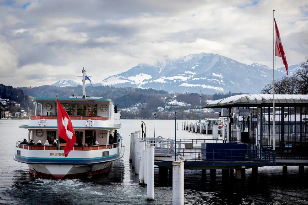 Vierwaldstättersee tatt fra sentrum av Luzern, der flere norske investorer har bosatt seg.