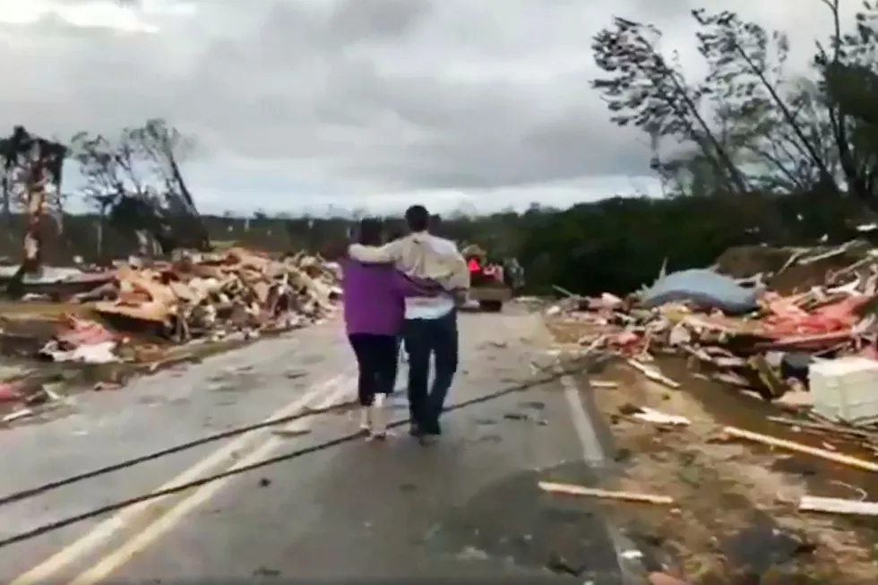 Mange er omkommet etter at en tornado rammet Alabama søndag.