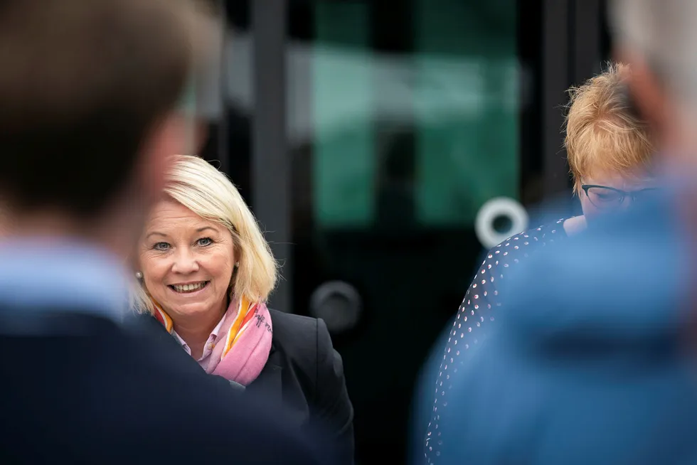 Kommunal- og moderniseringsminister Monica Mæland (H) kan skryte av at nesten 1.200 statlige arbeidsplasser er flyttet ut av eller etablert utenfor Oslo arbeidsmarkedsregion under denne regjeringen.