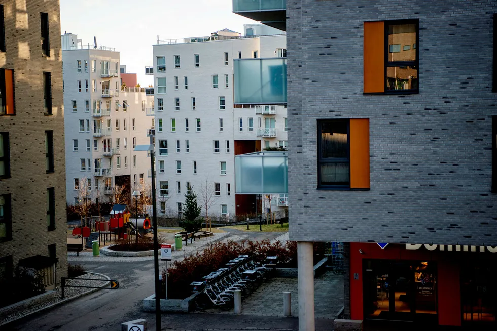 I Oslo og på venstresiden diskuterer de en tredje boligsektor ved siden av det private selveiermarkedet og utleiemarkedet. Et slik prosjekt har liten verdi uten tilstrekkelig regulering, skriver Henning Lauridsen i innlegget. Her boliger i Nydalen i Oslo.