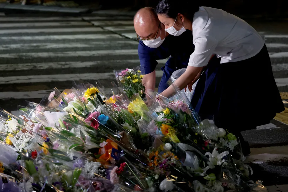 Shinzo Abes død ble et enormt sjokk for den japanske befolkningen, men attentatet satte også store følelser i sving verden over.