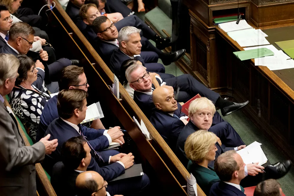 Statsminister Boris Johnson led dobbelt nederlag i Parlamentet tirsdag kveld.