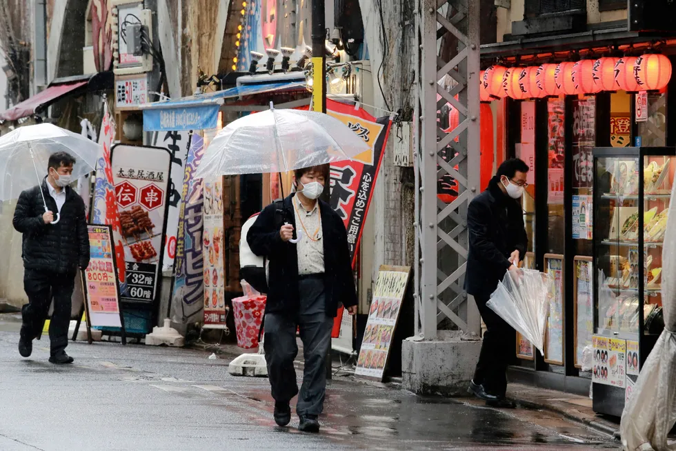 Japan har foretatt flere nedstengninger under koronapandemien. Unntakstilstanden i Tokyo vil vare frem til 21. mars. Det er ventet høyere økonomisk aktivitet igjen fra andre kvartal. Her fra Tokyo på mandag.