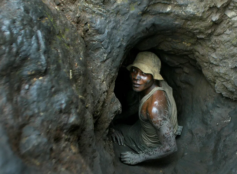 Barnearbeid eller uverdige arbeidsforhold i forbindelse med utvinning av kobolt i gruvene i Kongo er mye omtalt i Norge. Kobolt brukes blant annet i fremstillingen av batterier til elbiler.