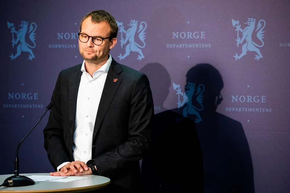 Avgått KrF-leder og statsråd Kjell Ingolf Ropstad på pressekonferansen hvor han beklaget sin handlemåte i saken om sin pendlerbolig.