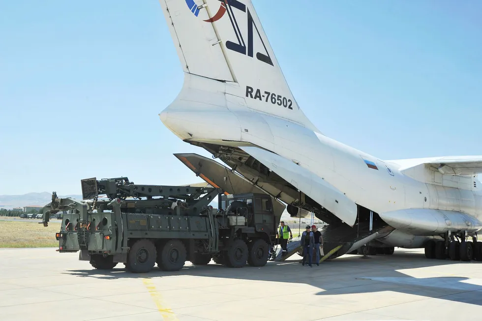 Russland leverte forrige uke en ny forsyning av luftforsvarssystemet S-400 til Tyrkia. Det er dårlig nytt for Nato.