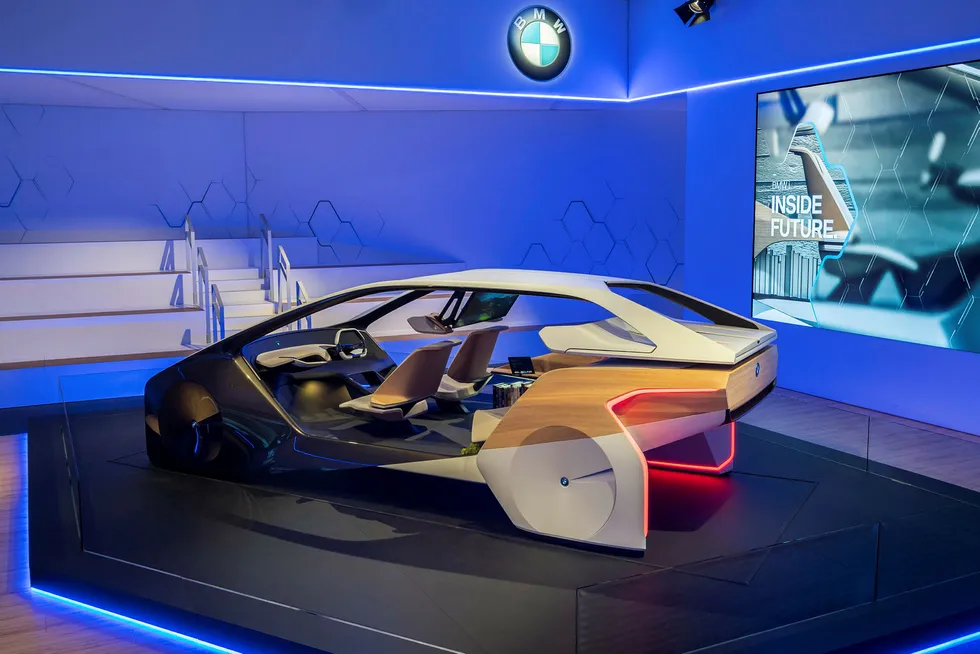 BMW viser et tenkt interiør i skulpturen «i Inside Future». Foto: BMW