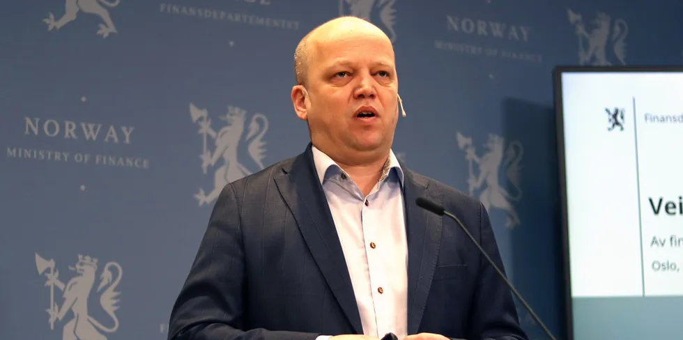 Finansminister Trygve Slagsvold Vedum ønsker å skattlegge utenlandske selskaper som vil drive næringsvirksomhet på norsk kontinentalsokkel fremover.