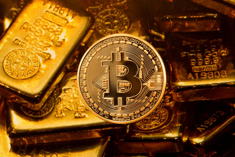 Verdien på den digitale valutaen bitcoin har steget 660 prosent så langt i år. Foto: Ulrich Baumgarten/U. Baumgarten via Getty Images