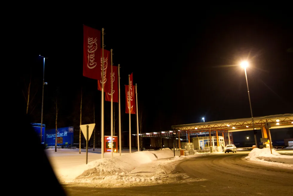 Elleve ansatte hos Coca-Cola blir permittert etter at mange av drikkevaregigantens produkter er fjernet fra Remas butikkhyller. Foto: Terje Bendiksby, Scanpix