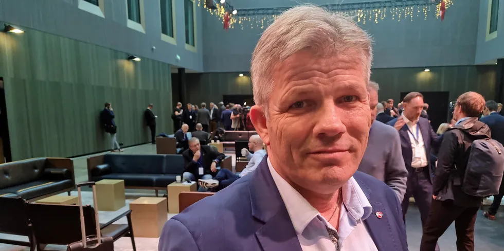 Fiskeri- og havminister Bjørnar Skjæran vil at språket som brukes i forskriften skal være så folkelig som mulig.
